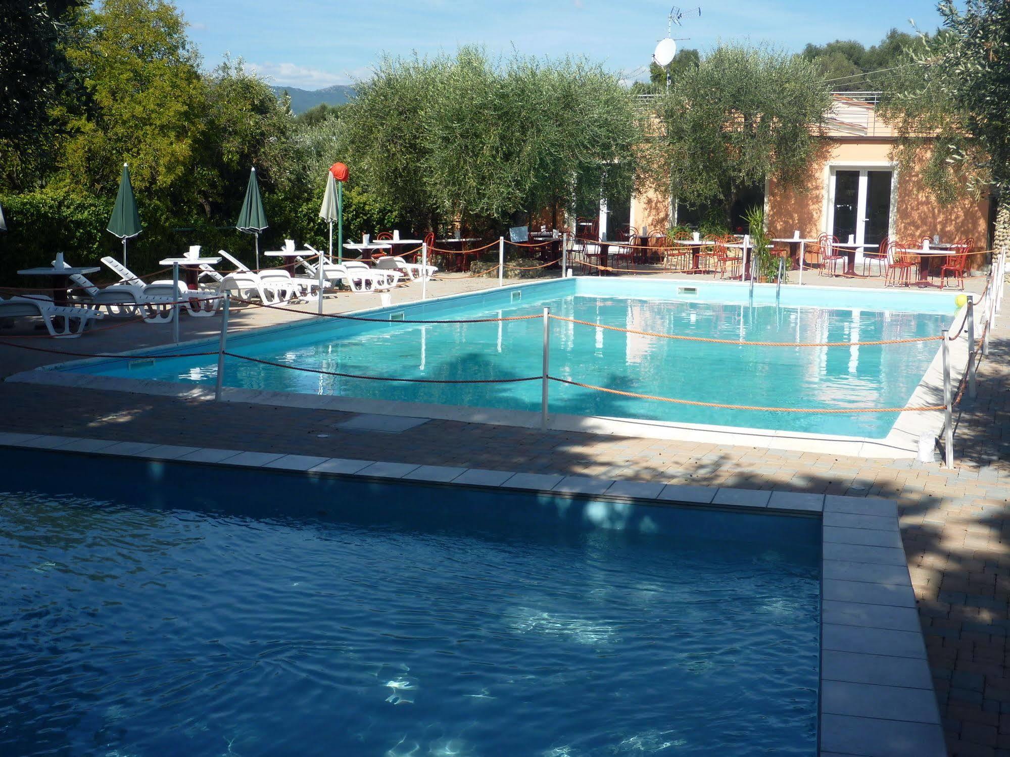 Villaggio Rta Borgoverde อิมเปรีอา ภายนอก รูปภาพ